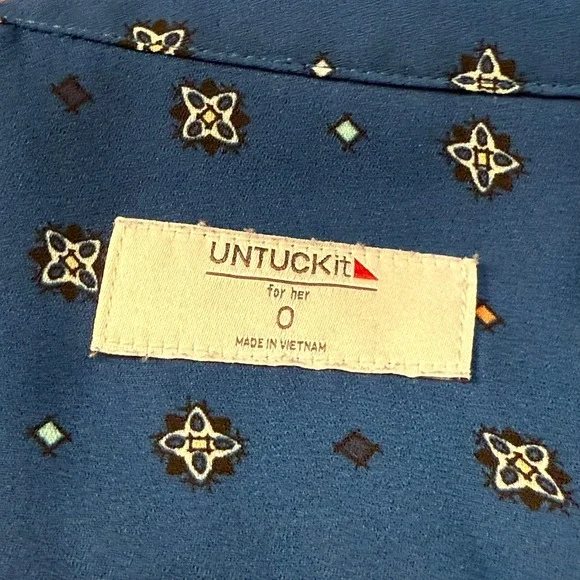 UNTUCKit Women's Natalie Button Front Shirt Blue Geometric Print 0 Classic - Picture 4 of 14